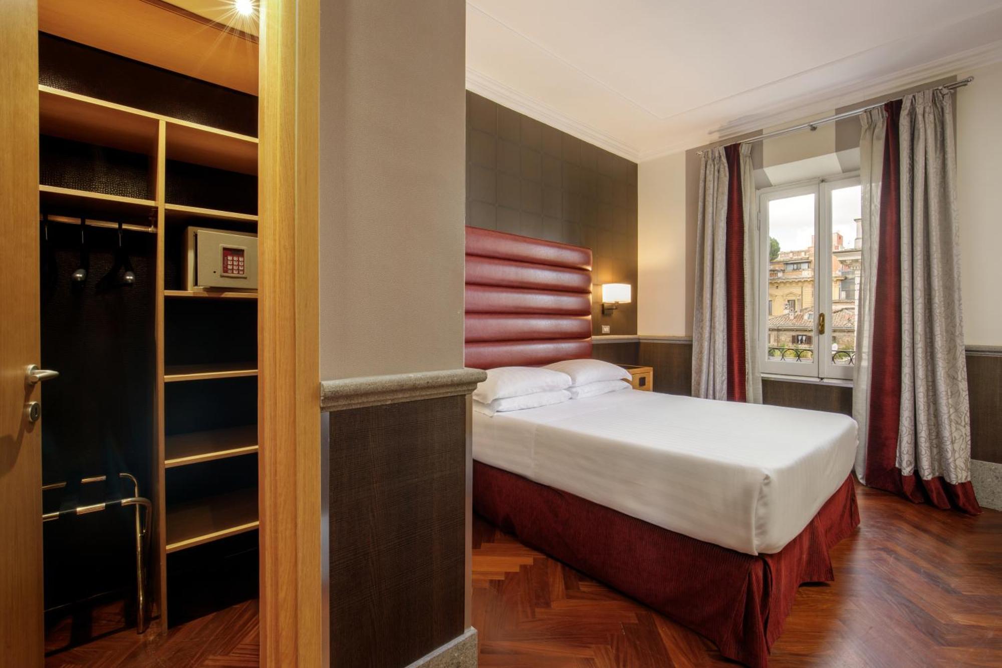 Hotel Royal Court Рим Екстериор снимка