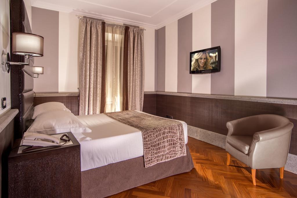 Hotel Royal Court Рим Екстериор снимка